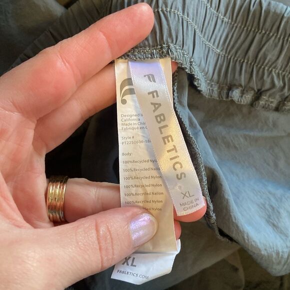 Fabletics Gray & White Colorblock Kickback Two-Tone Track Pants Size XL - Picture 6 of 8